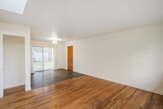 Foto del edificio - 8715 N Washburne Ave