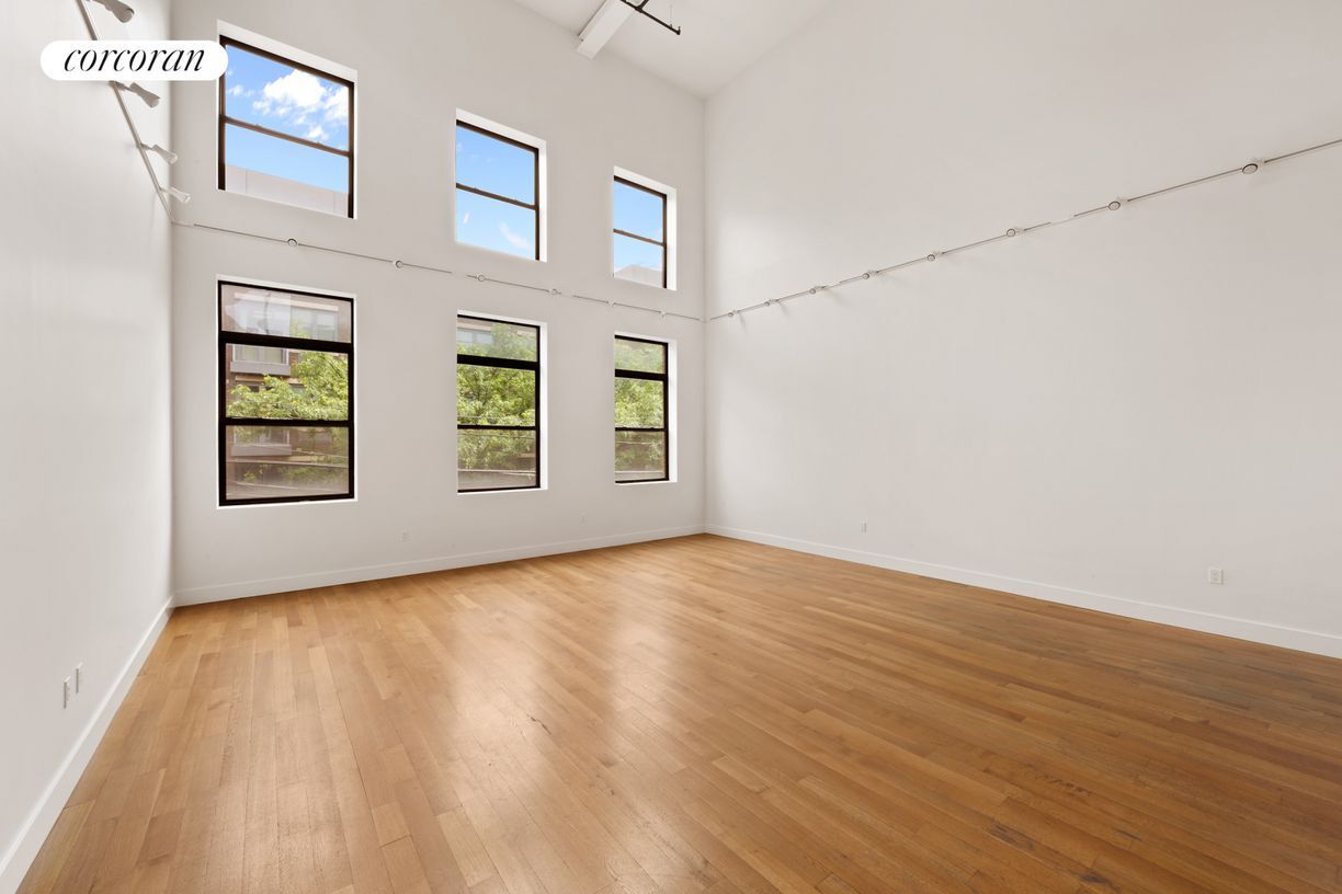 Foto principal - 241 Bedford Ave