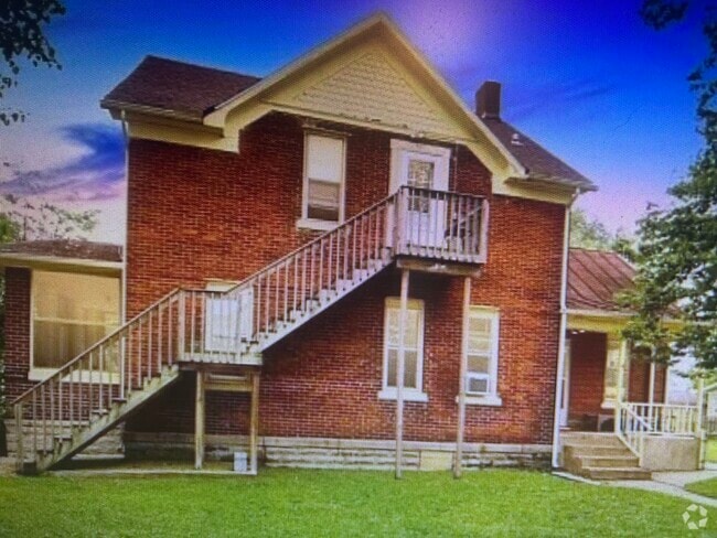 Lower Unit - 1604 10th St S