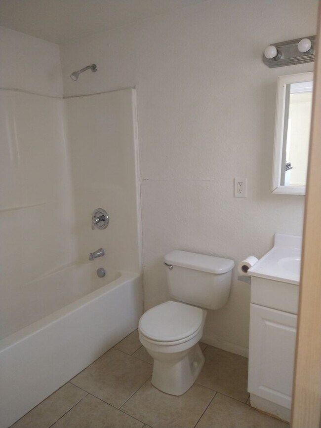 Foto del edificio - Nice and Quite 1 bedroom 1 bath with Bonus...
