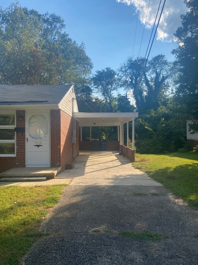 Building Photo - 502 Doggett Dr