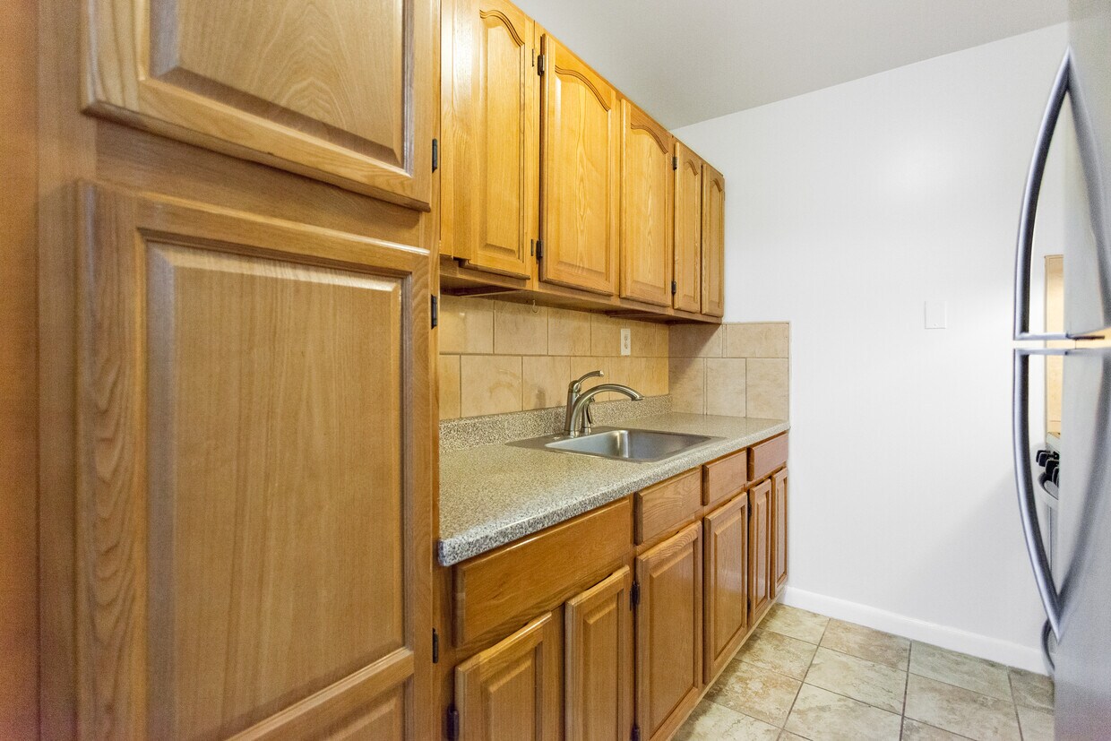 Primary Photo - 401 Halsey St