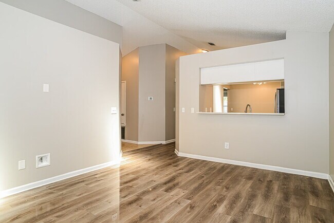 Foto del edificio - 8790 Townsquare Dr S