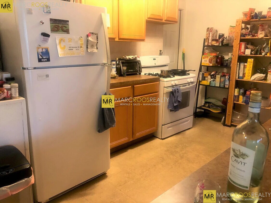 Foto principal - 221 Summer St