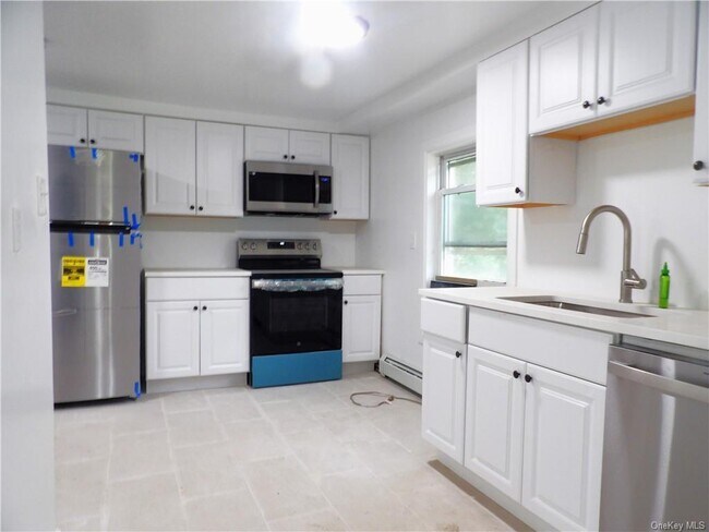 Building Photo - 47 Main St