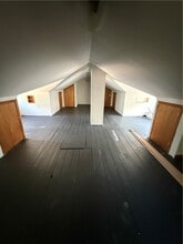 Building Photo - 54 Crest St