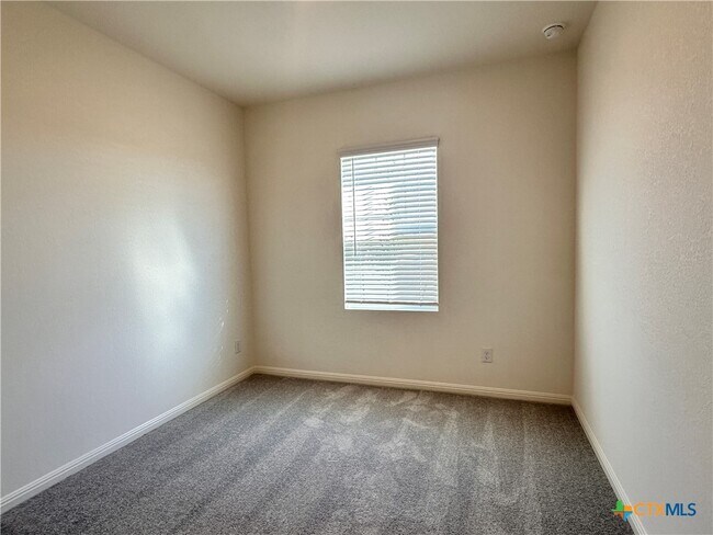 Building Photo - 124 Parrigin Cv