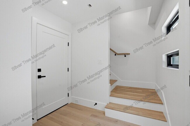Building Photo - 4526 Cabell Dr