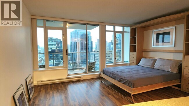 Building Photo - 610 Granville St