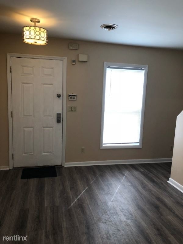 Building Photo - 3 br, 1.5 bath House - 34 Volk St