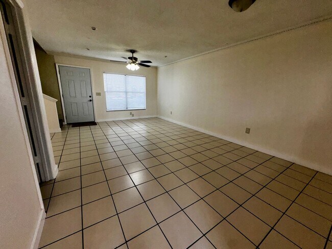 Foto del edificio - 2-bedroom 1.5  bath Hidden Creek Townhome!