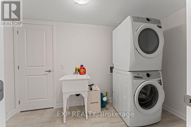 Building Photo - 310 Raheen Ct