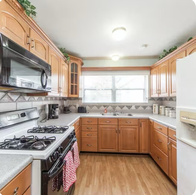 Building Photo - 5542 Turtle Creek Rd