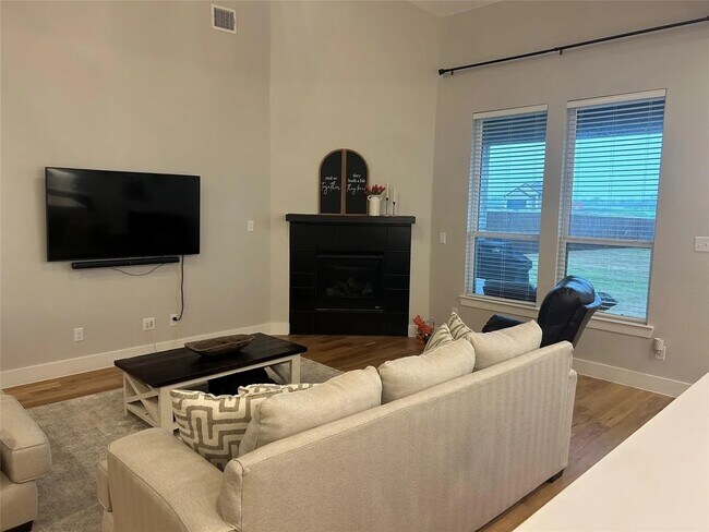 Foto del edificio - 4207 Parrot Ln