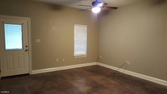 Building Photo - 2 br, 1 bath Duplex - 304 Ellender St Apt. 2