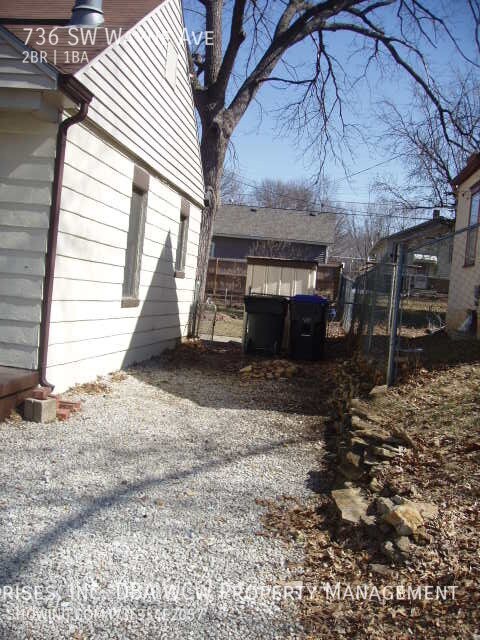 Building Photo - Two bedroom house with fence!