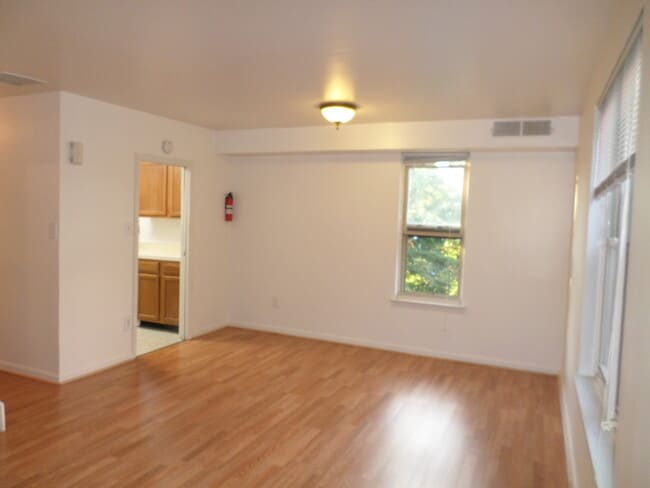 Building Photo - 1433 A St NE