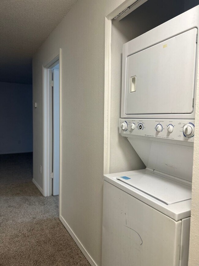 Foto del edificio - Woodridge 228 Unit 5