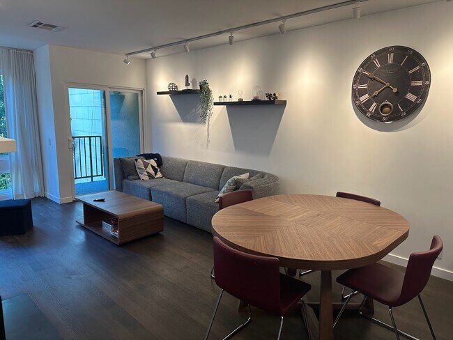 Living + Dining - 1111 Bay St