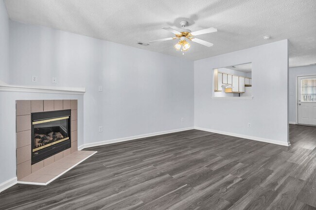 Foto del edificio - 2 Bed 2.5 Bath Townhome