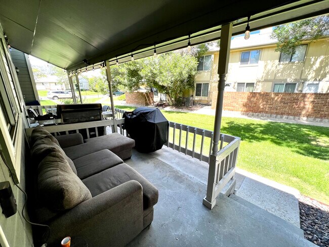 Building Photo - 10156 Quivas St