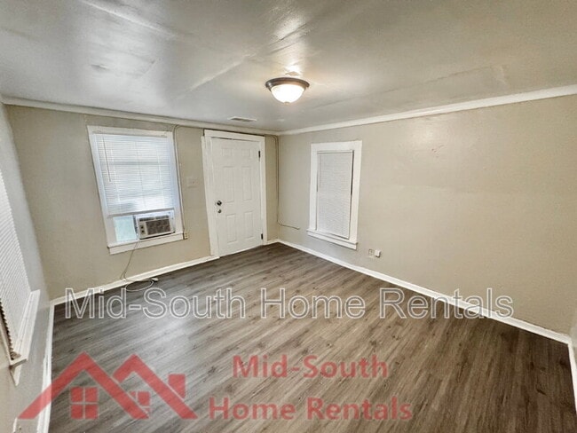 Building Photo - 1536 Brookins St