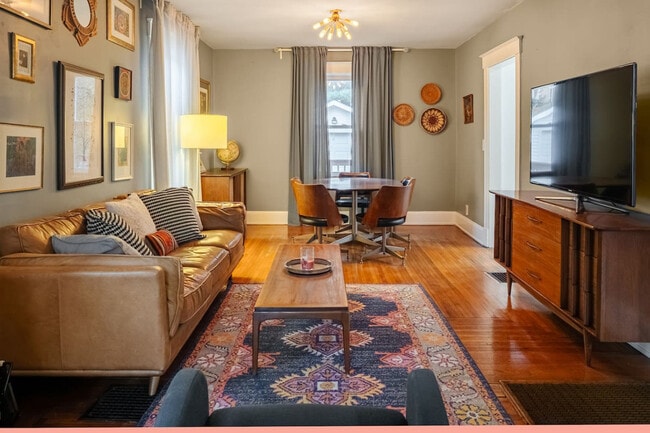 Foto del edificio - 3935 Oak Park Pl