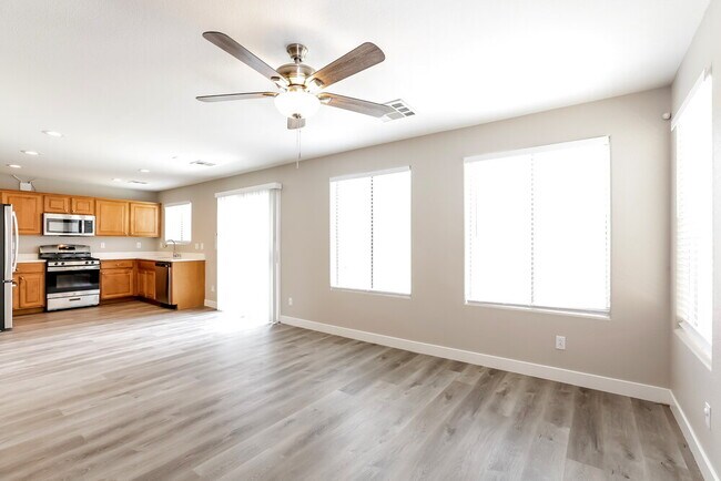 Foto del edificio - 8457 Spencer Canyon St