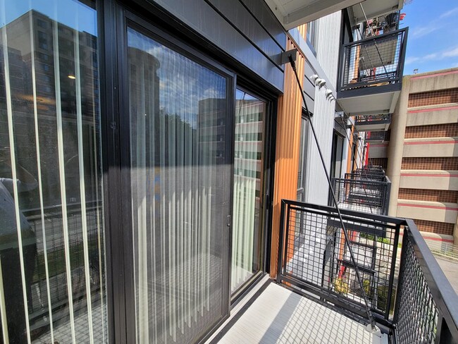 Foto del edificio - 1320 Fenwick Ln