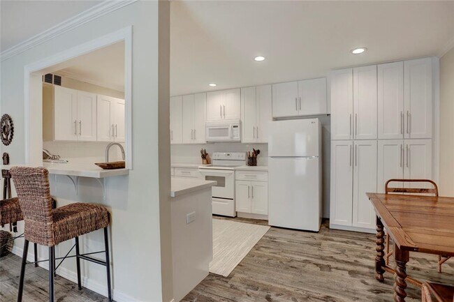 Building Photo - 1601 S Shepherd Dr