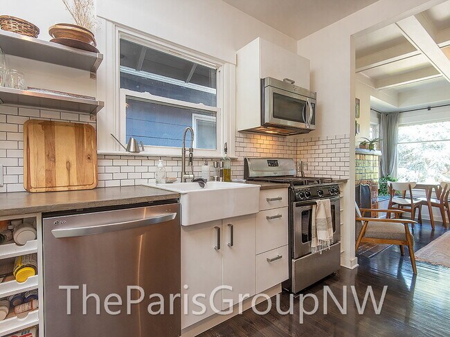 Foto del edificio - Remarkably Remodeled Queen Anne Home w/Air Conditioning!