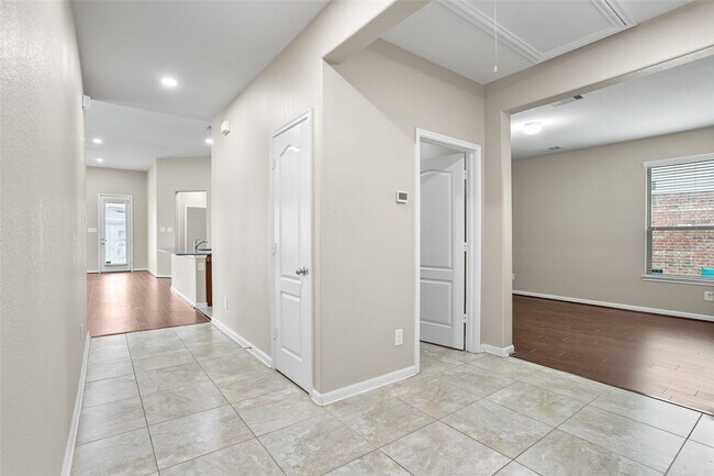 Foto del edificio - 6530 Bayliss Valley Ln