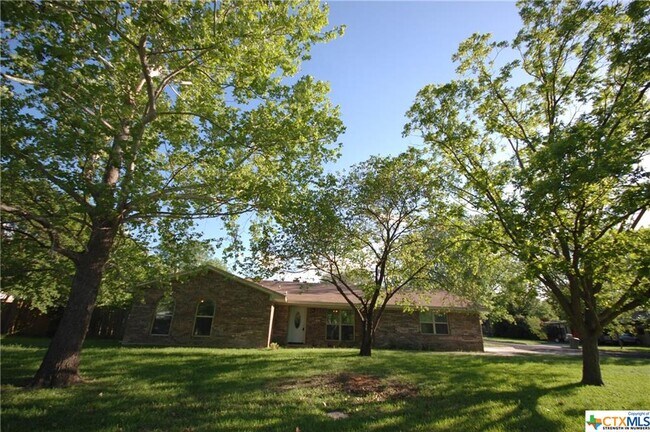 Building Photo - 202 E Cherokee Dr