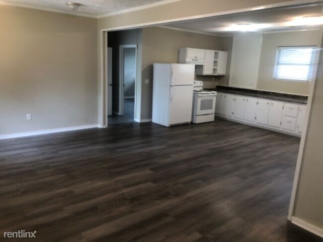 Building Photo - 2 br, 1.5 bath House - 208 S Center St