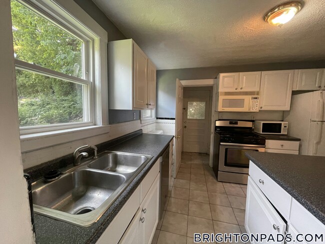 Foto del edificio - 86 Colborne Rd