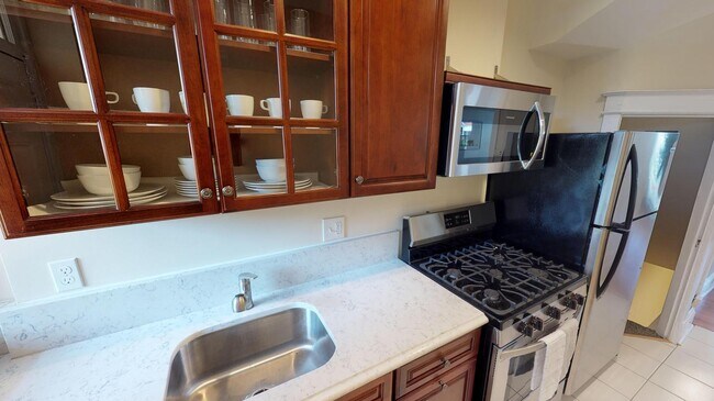 Building Photo - Room in 5 Bedroom Home at 3116 Warder St NW