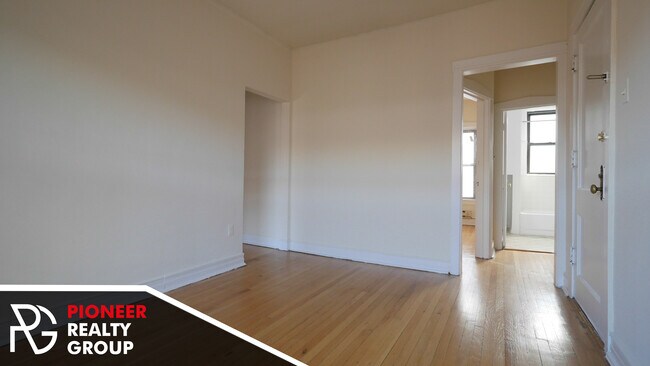 Foto del edificio - 813 W Waveland Ave