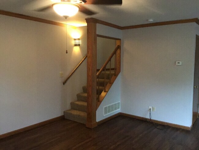 Building Photo - 242 Teal Ln