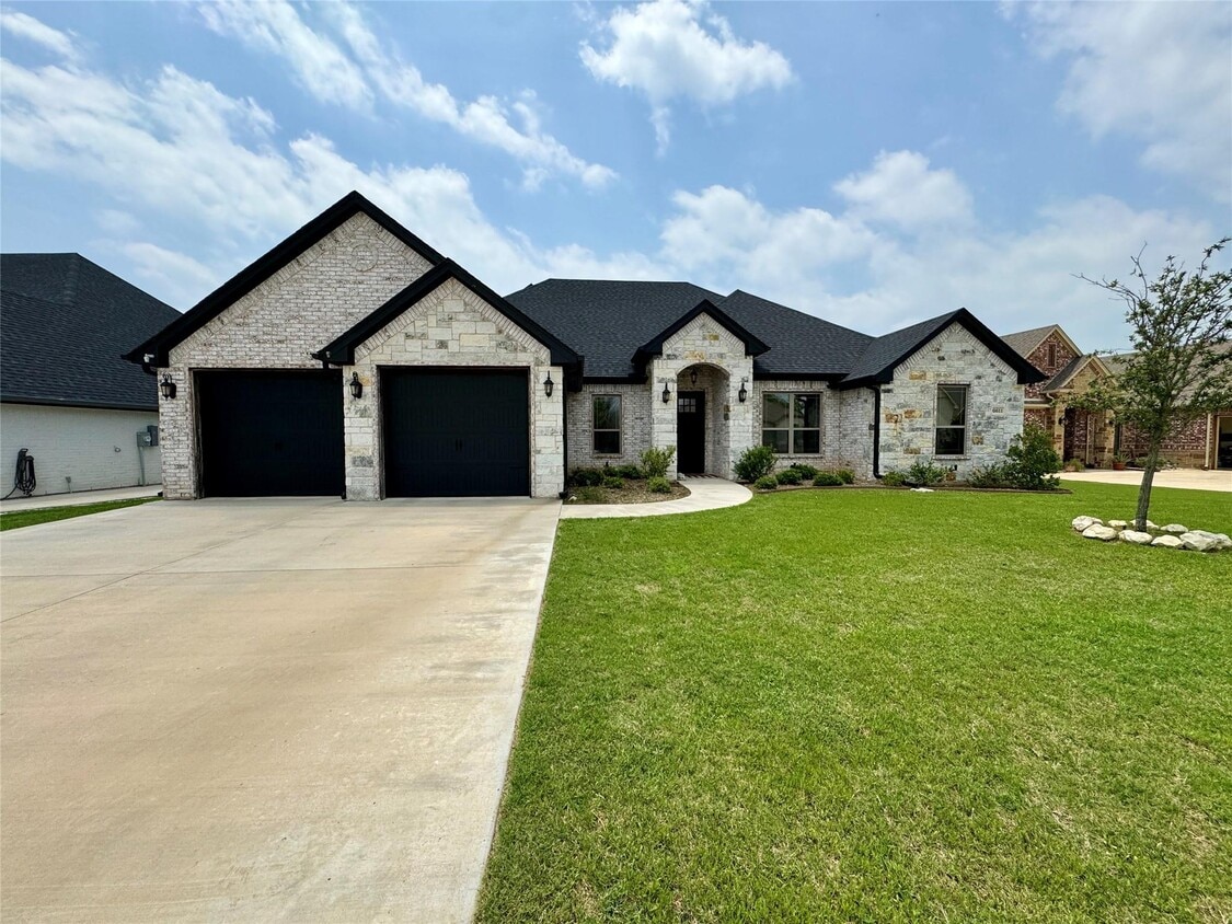 Primary Photo - 6611 Pinehurst Dr