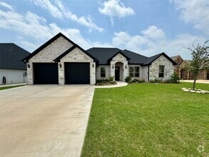 Building Photo - 6611 Pinehurst Dr