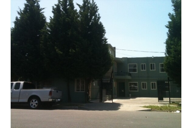 Primary Photo - 1122 E 57th St