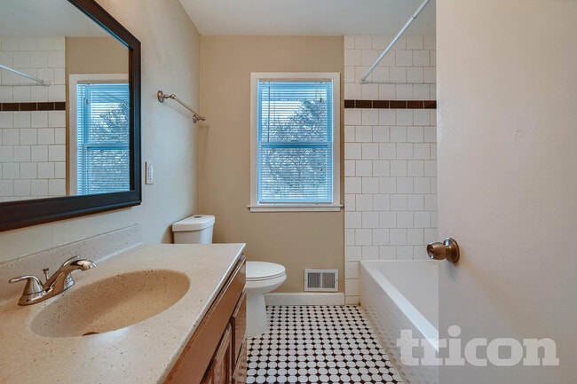 Foto del edificio - 4010 Monroe St NE