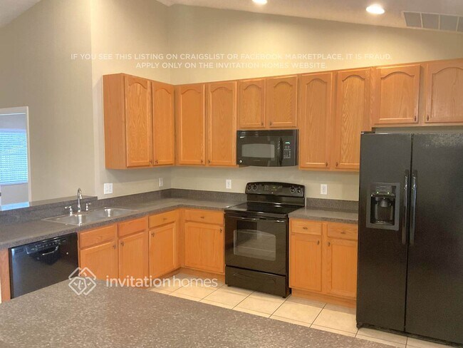 Foto del edificio - 1461 Maple Leaf Ln