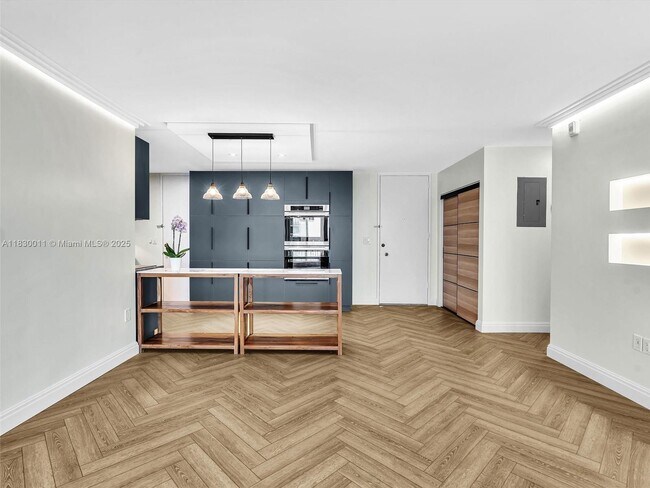 Foto del edificio - 770 NE 69th St