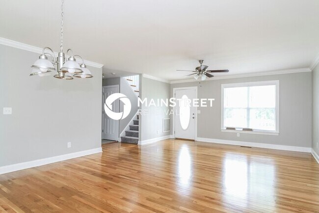 Foto del edificio - 3 Bedroom Pet-Friendly Home in Greensboro, NC with Main Street Renewal