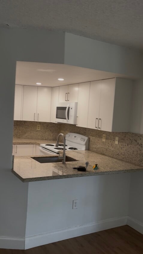 Foto principal - 7125 NW 186th St