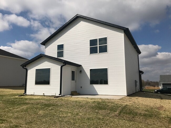 Building Photo - Executive Rental -  4 Bedroom 3 Baths