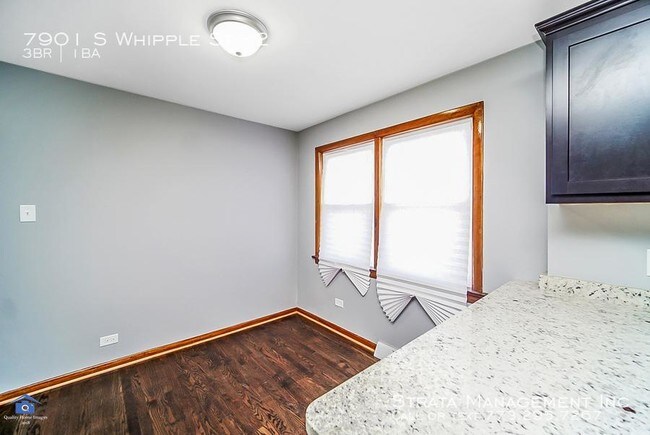 Building Photo - 3 bedroom in Chicago IL 60652
