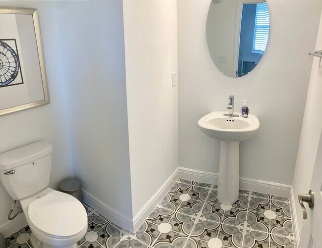Building Photo - 15098 Lebeau Loop