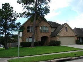 Building Photo - 2403 Blue Shadow Dr